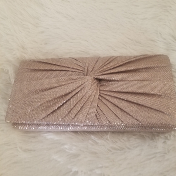 Clutch - Picture 2 of 2